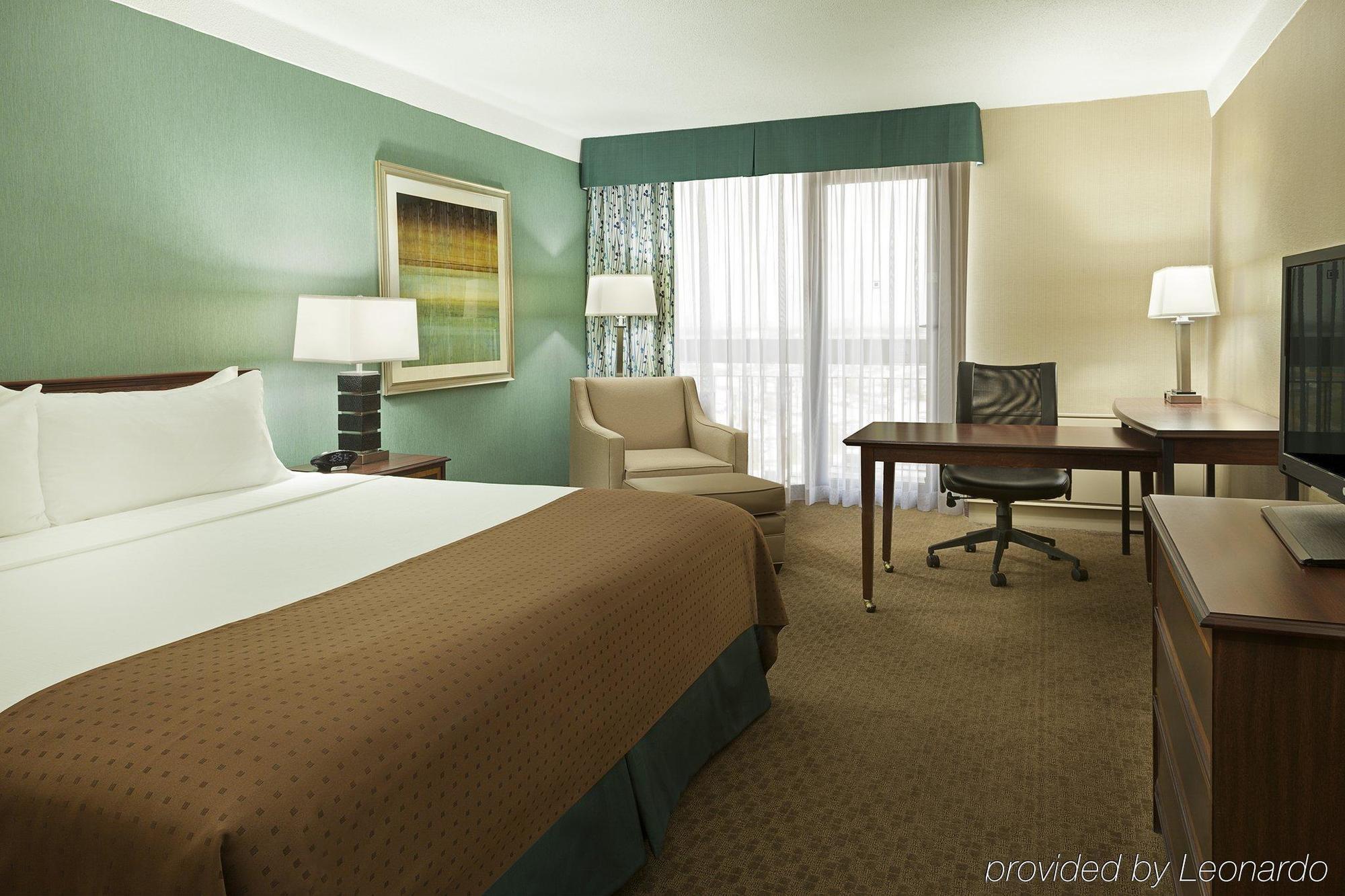 HOLIDAY INN TORONTO - YORKDALE